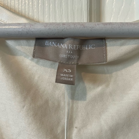 Banana Republic Luxe Touch Cream
Sleeveless Tank, XS, NWT - Picture 4 of 8